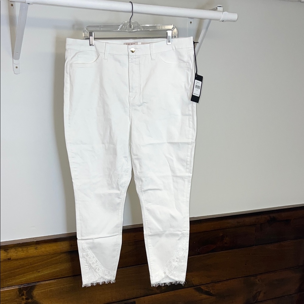 NWT Jen7 by 7FAM White Skinny Jeans with Lace Hem- 18